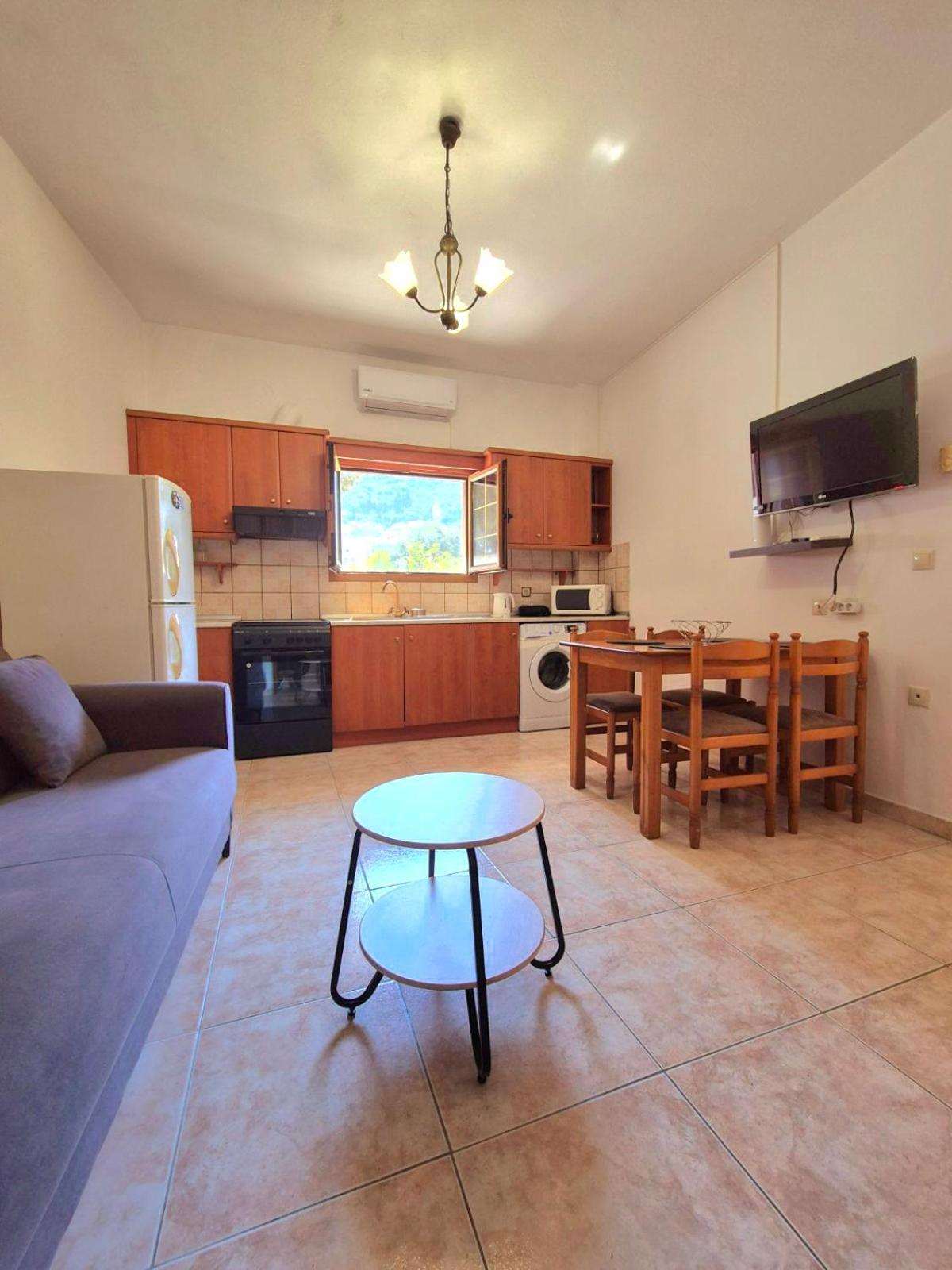 J&B Countryside Life - Just For Two Apartment Agios Matthaios  Exterior photo