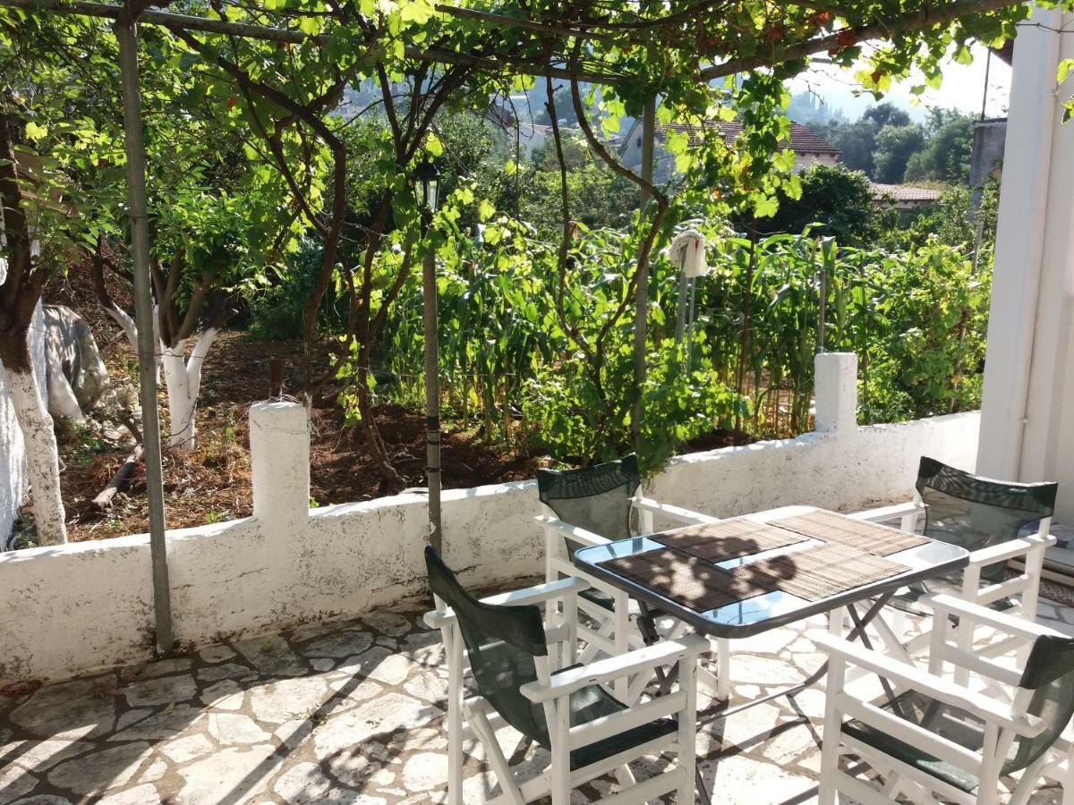 J&B Countryside Life - Just For Two Apartment Agios Matthaios  Exterior photo